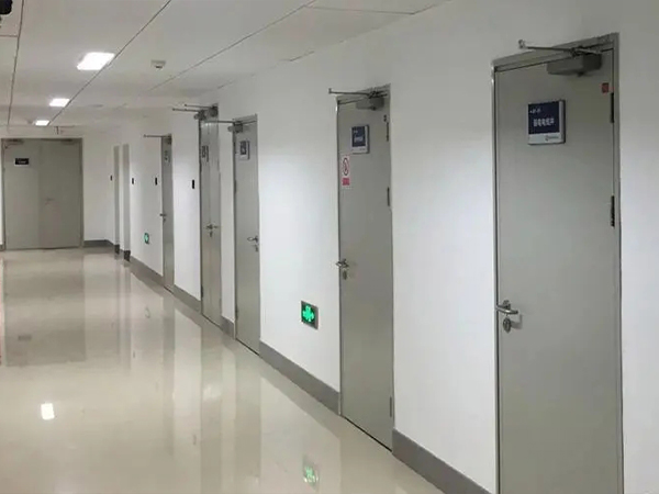 济南防火门：保护家庭安全的选择(图1)